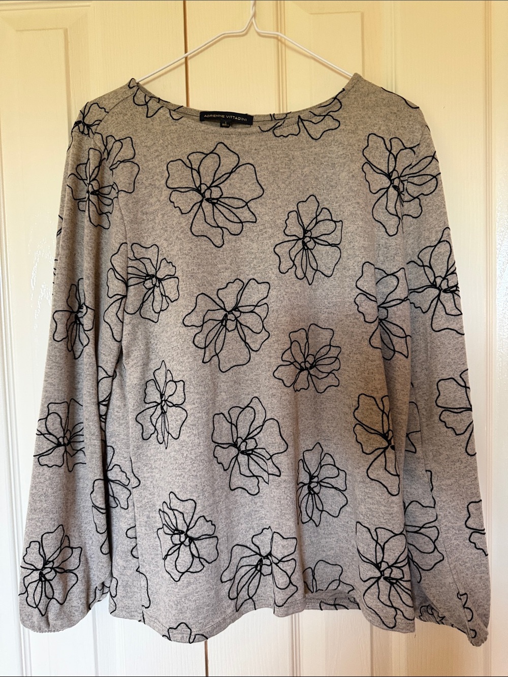 Adrienne Vittadini Gray Floral-Outline Long Sleeve Top